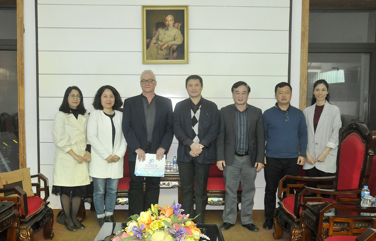 Hiệu trưởng Trường Đại học Kiến trúc Hà Nội tiếp và làm việc với Viện Viễn Đông Bác cổ Pháp tại Hà Nội