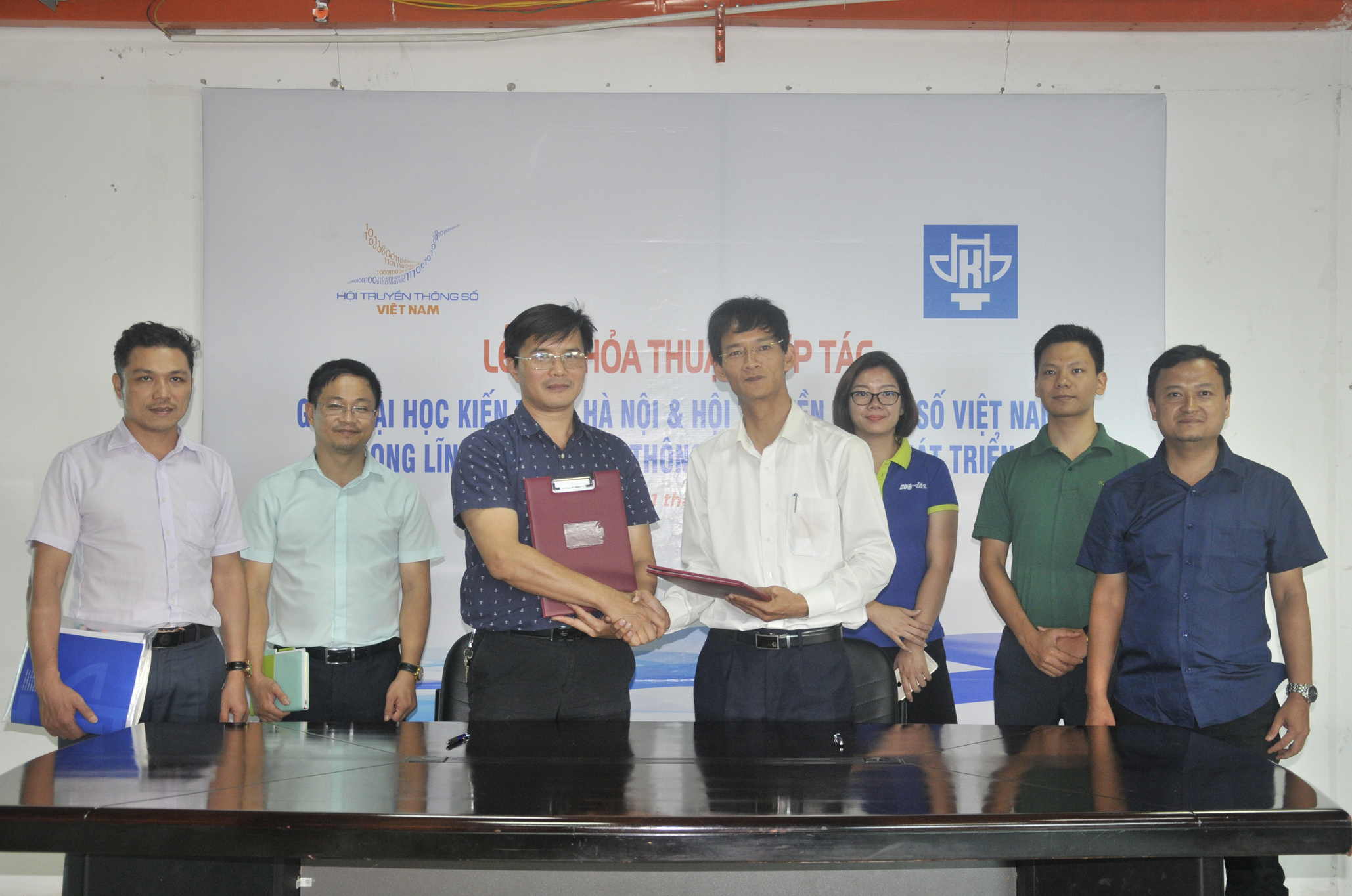 Ký kết Biên bản thỏa thuận hợp tác giữa Trường Đại học Kiến trúc Hà Nội  và Hội Truyền thông số Việt Nam trong lĩnh vực truyền thông  và nghiên cứu phát triển