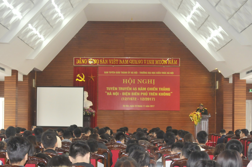 Nói chuyện chuyên đề nhân Kỷ niệm 45 năm  Chiến thắng Hà Nội - Điện Biên Phủ trên không