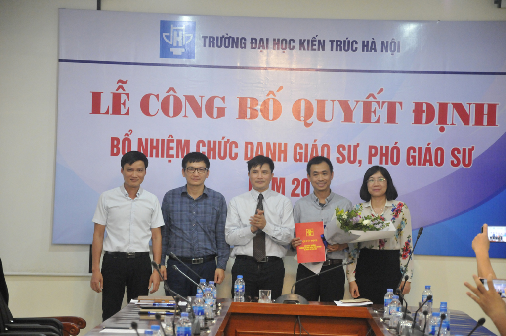 Trường Đại học Kiến trúc Hà Nội công bố và trao Quyết định bổ nhiệm cán bộ