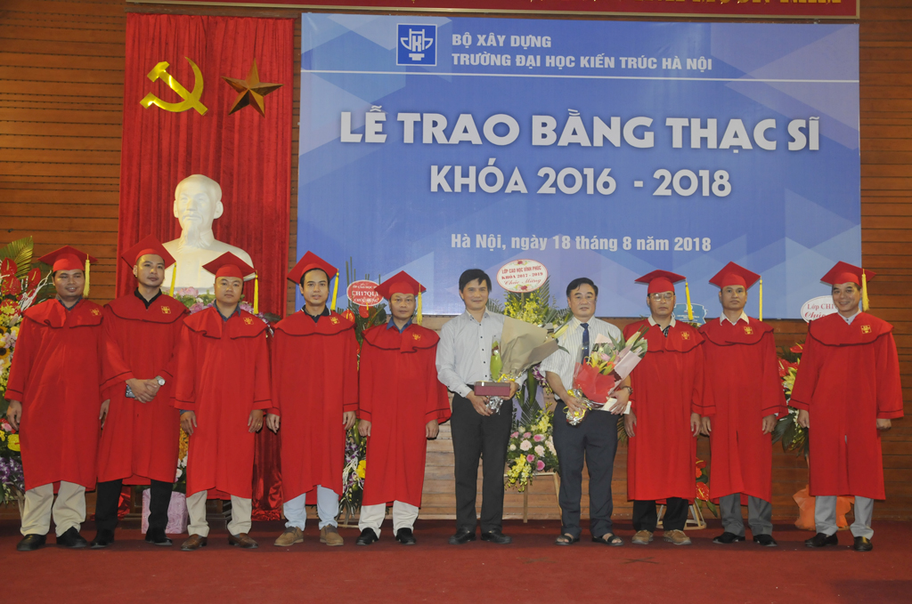 Trường Đại học Kiến trúc Hà Nội trao bằng tốt nghiệp cho hơn 350 Tân Thạc sĩ