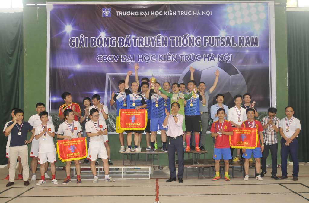 Bế mạc giải bóng đá truyền thống Futsal nam cán bộ giảng viên Trường Đại học Kiến trúc Hà Nội