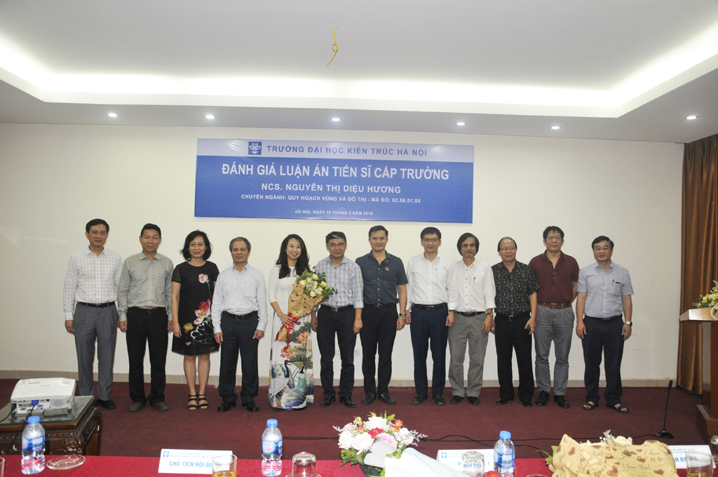 Nghiên cứu sinh Nguyễn Thị Diệu Hương bảo vệ thành công luận án tiến sĩ chuyên ngành Quy hoạch vùng và đô thị