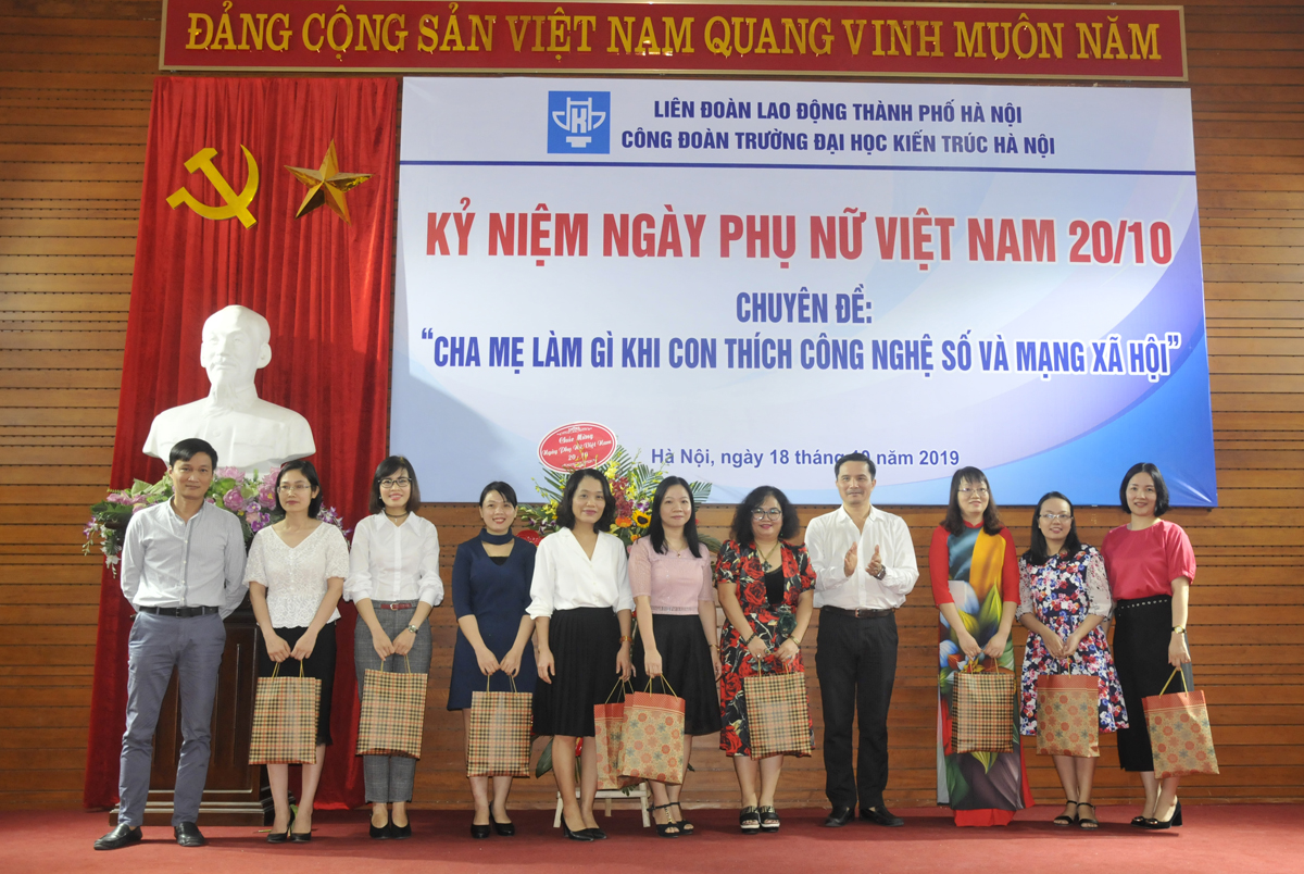 Kỷ niệm 89 năm ngày Phụ nữ Việt Nam và chuyên đề “Cha mẹ làm gì khi con thích công nghệ số và mạng xã hội”