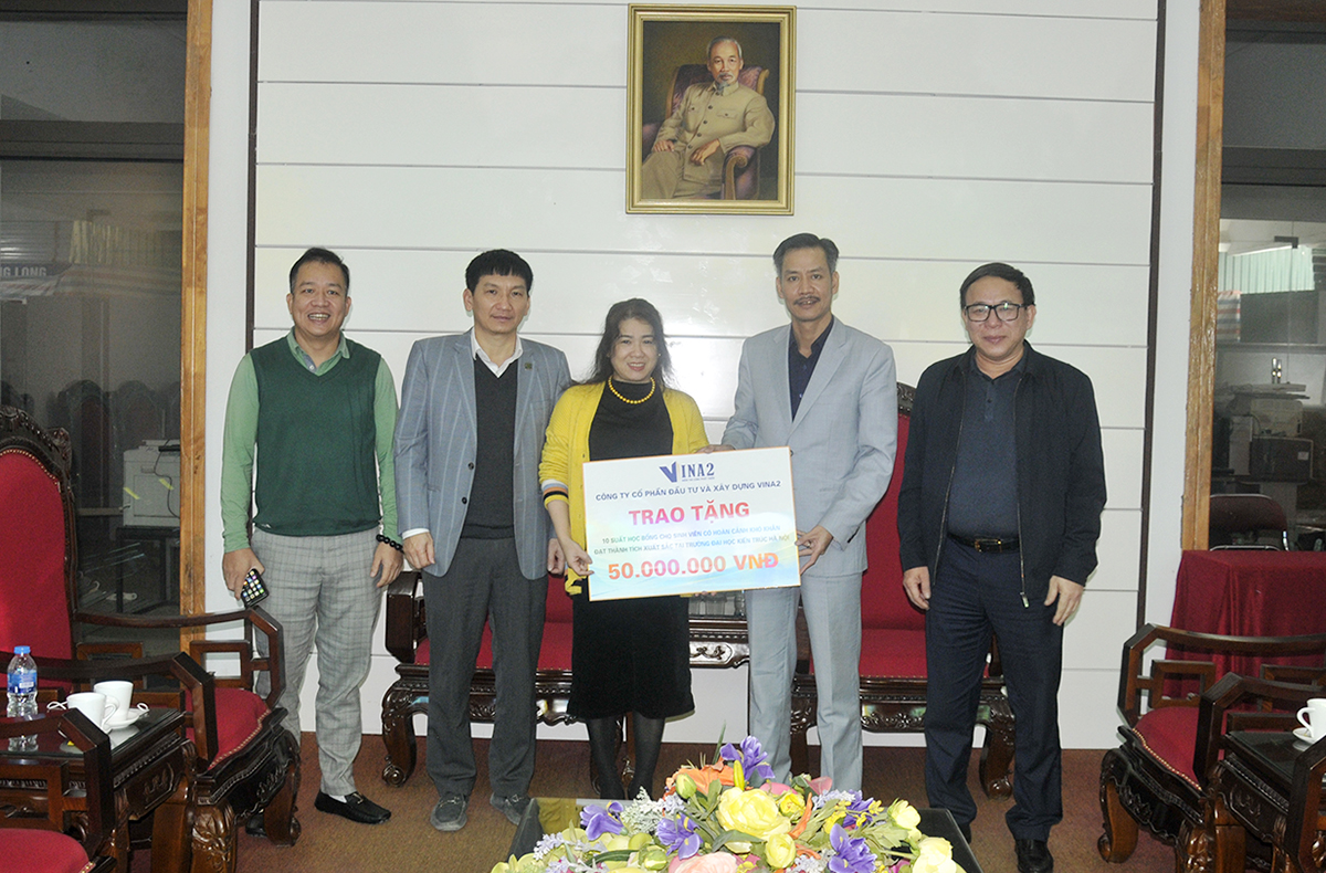 Công ty Cổ phần Đầu tư và Xây dựng Vinaconex 2 trao học bổng cho sinh viên Trường Đại học Kiến trúc Hà Nội