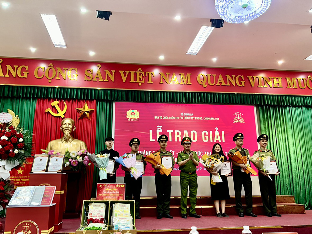 Sinh viên Trường Đại học Kiến trúc Hà Nội xuất sắc đoạt giải tại Cuộc thi Tìm hiểu luật phòng, chống ma tuý