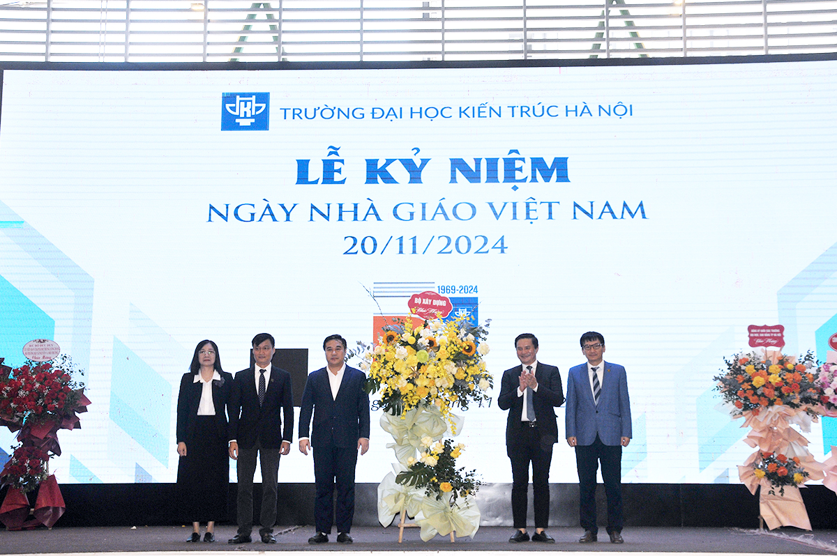 Trường Đại học Kiến trúc Hà Nội kỷ niệm 42 năm ngày Nhà giáo Việt Nam 20-11
