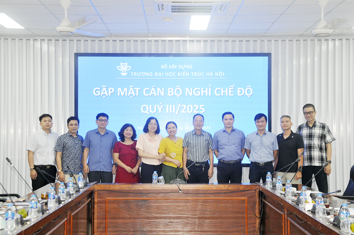 Trường Đại học Kiến trúc Hà Nội gặp mặt chia tay cán bộ viên chức nghỉ hưu theo chế độ quý II.2025