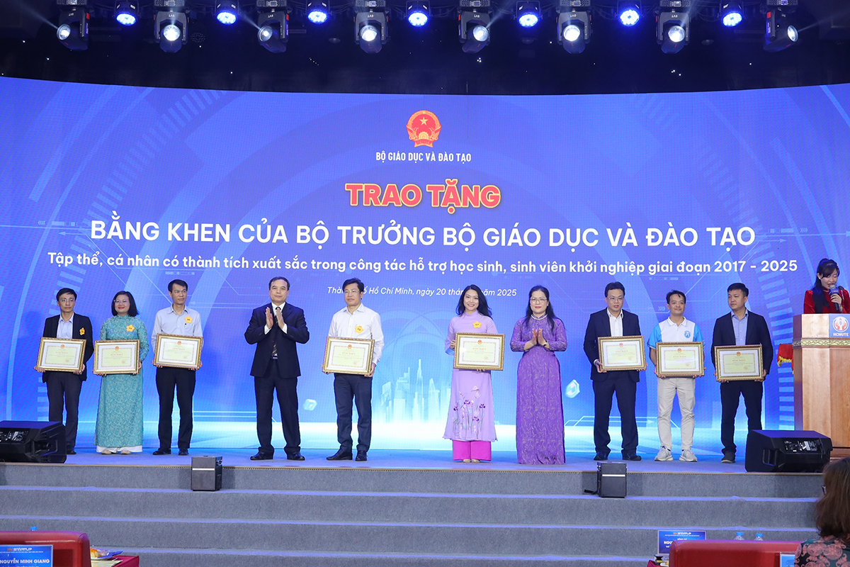 Trường Đại học Kiến trúc Hà Nội nhận bằng khen tại bế mạc Ngày hội Khởi nghiệp Quốc gia của học sinh, sinh viên lần thứ VII