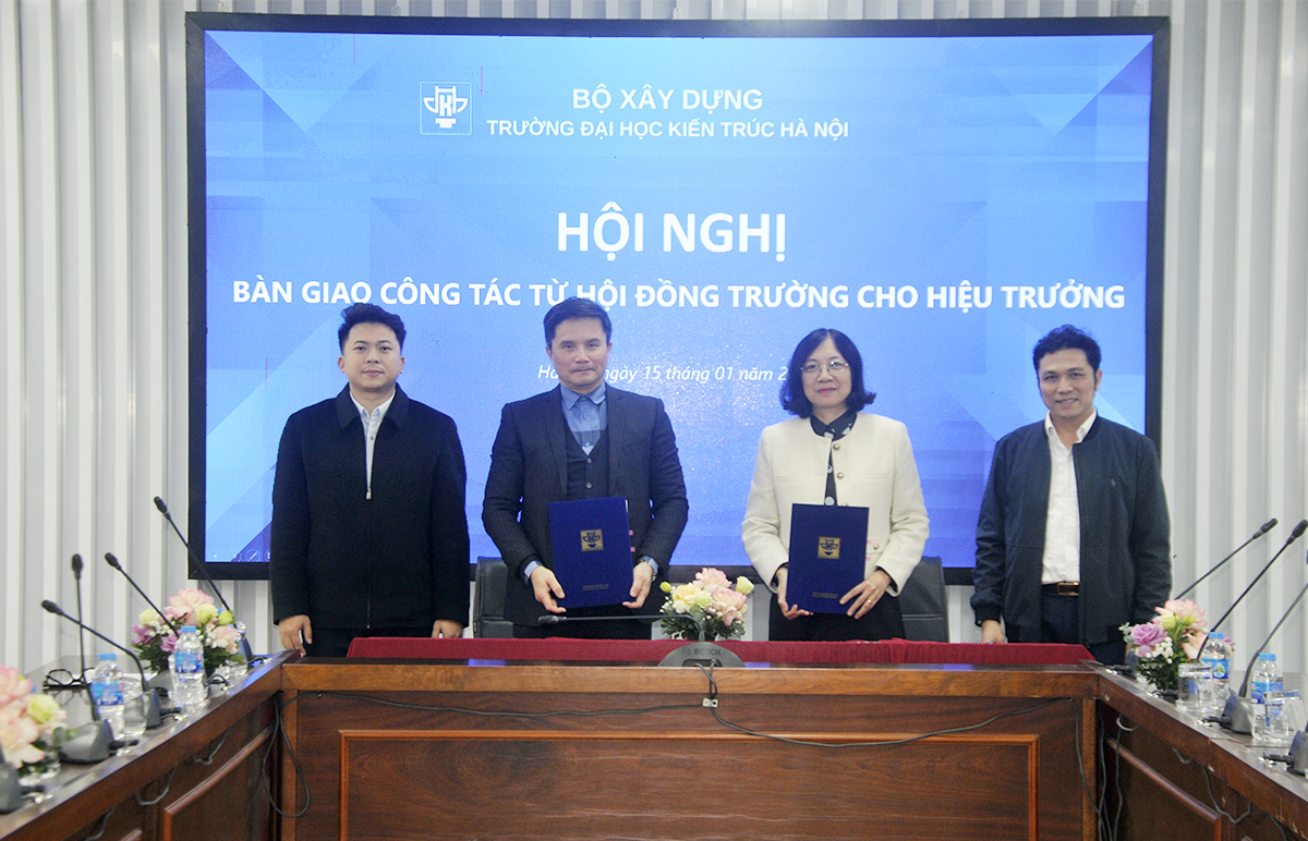 Hội nghị bàn giao công tác Hội đồng trường cho Hiệu trưởng Trường Đại học Kiến trúc Hà Nội