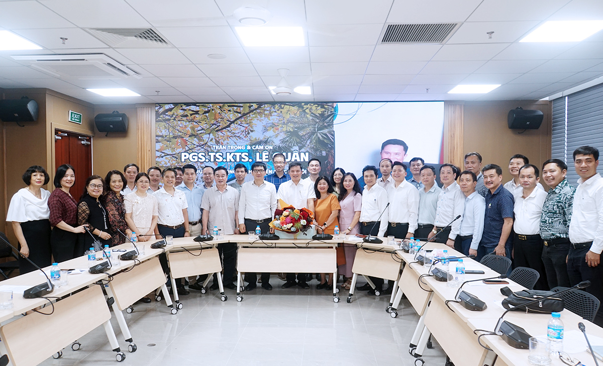 Trường Đại học Kiến trúc Hà Nội tổ chức buổi gặp mặt tri ân và chia tay PGS.TS.KTS. Lê Quân - Hiệu trưởng Nhà trường về nghỉ chế độ