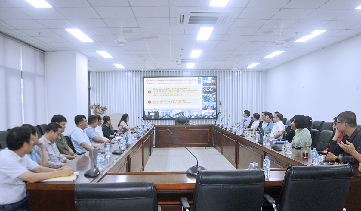 Đảng bộ Trường Đại học Kiến trúc Hà Nội tiếp sóng Hội nghị toàn quốc nghiên cứu, học tập, quán triệt và triển khai thực hiện Nghị quyết Hội nghị lần thứ ba Ban chấp hành Trung ương Đảng khoá XIV