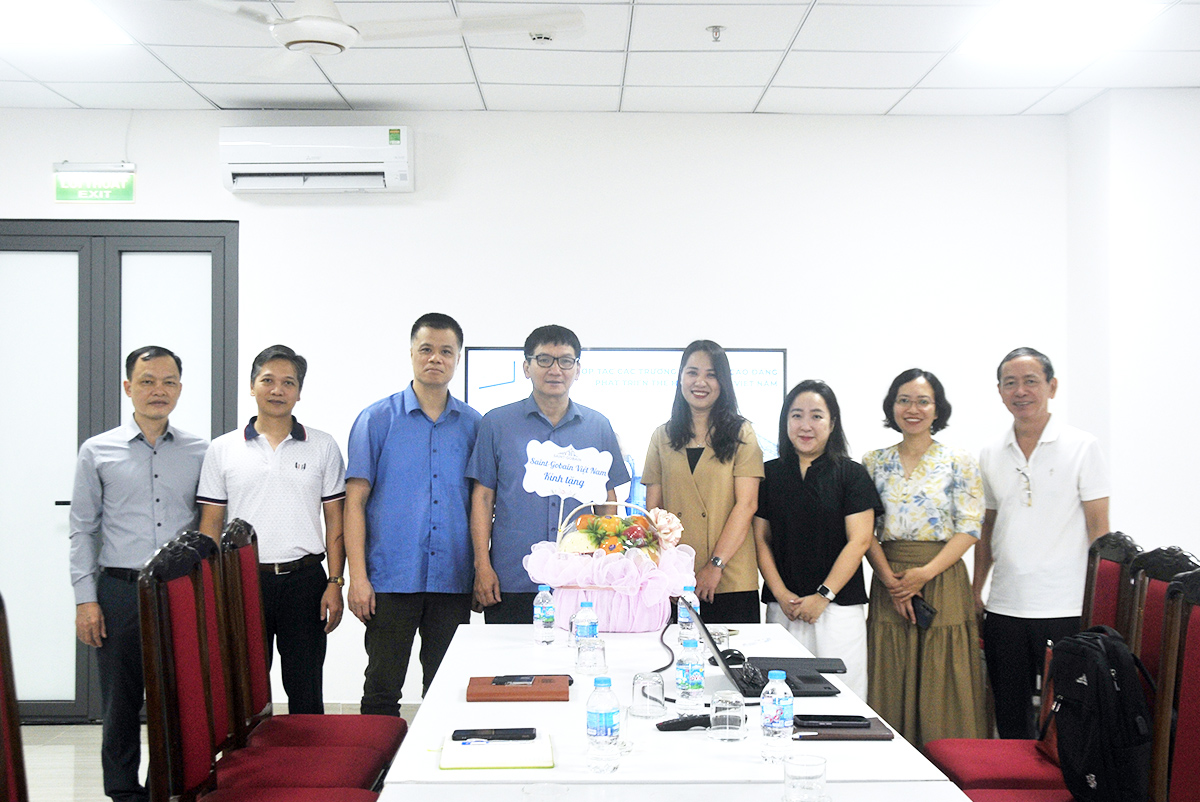 Trường Đại học Kiến trúc Hà Nội tiếp và làm việc với Tập đoàn Saint-Gobain Việt Nam